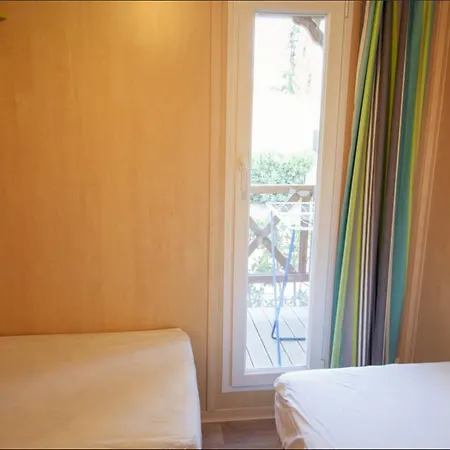 Senia Tucan Kamp alanı Lloret de Mar