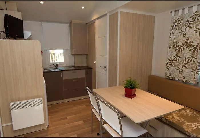 Senia Tucan Camping 2*